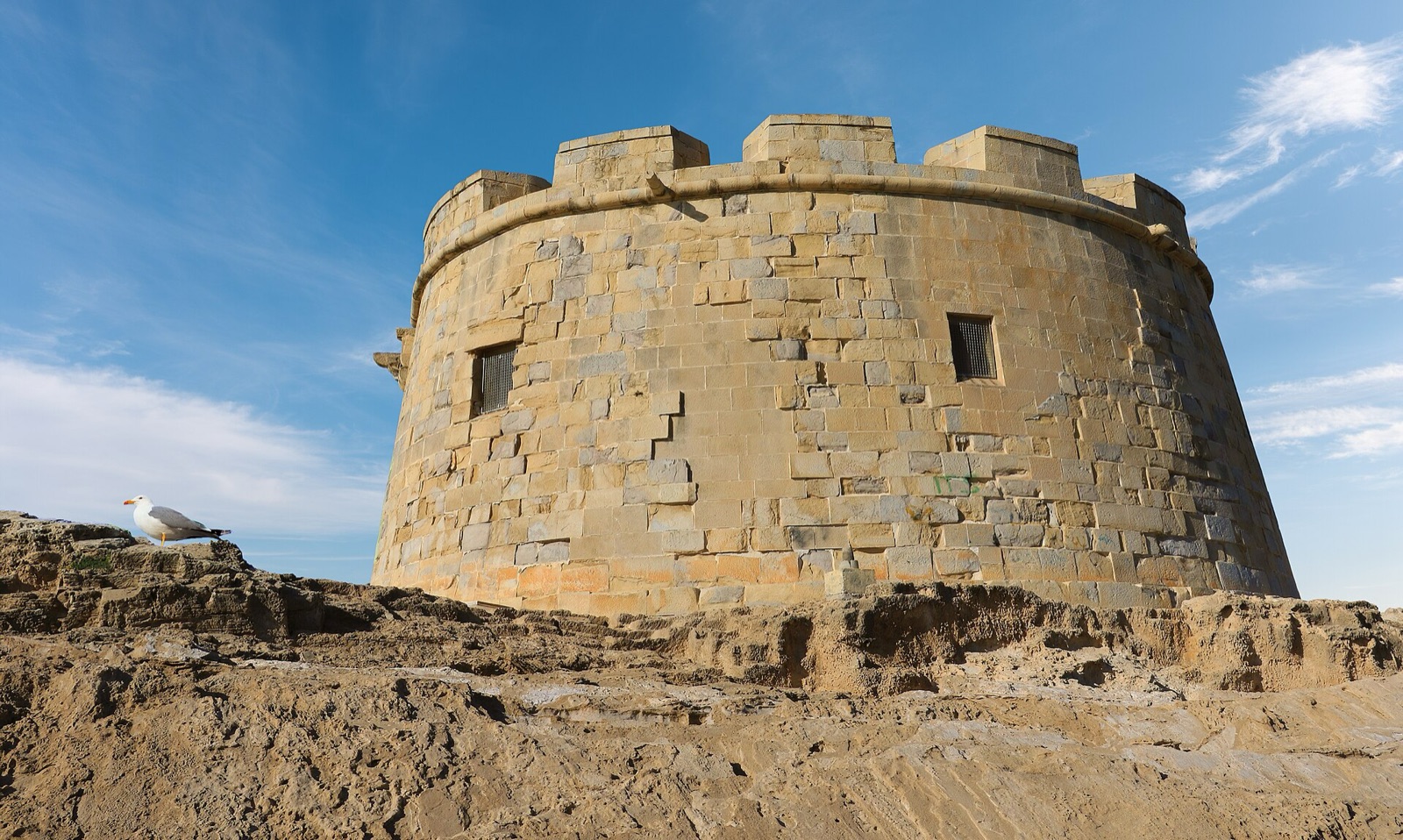 Het stenen Castell de Moraira aan zee